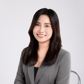 Daisy Pham Headshot